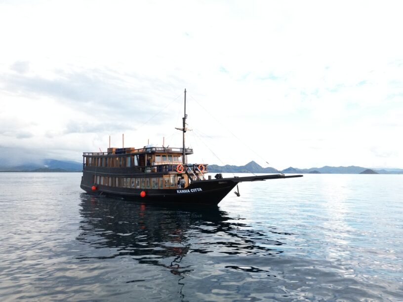 Open Trip 3D2N vvby Kanha Citta Deluxe Phinisi - Komodo Sharing Tours